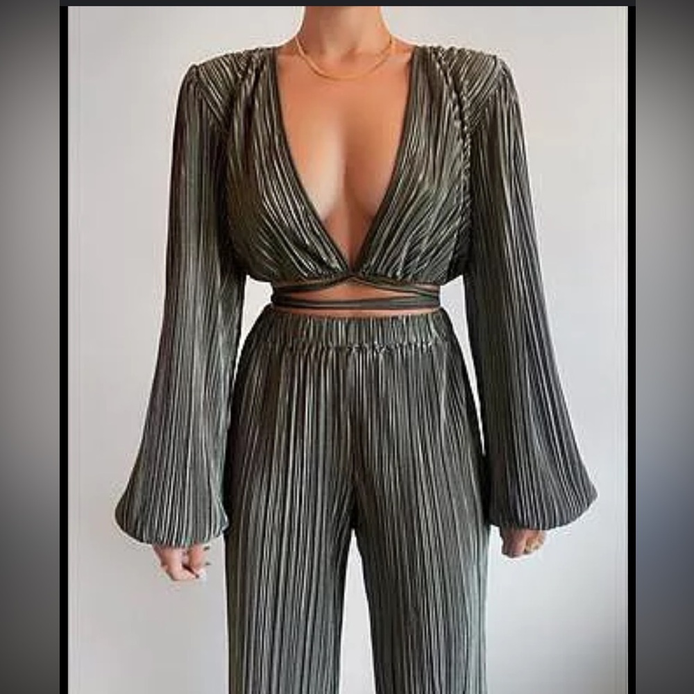 SHOW PO PLISSE OLIVE SET
